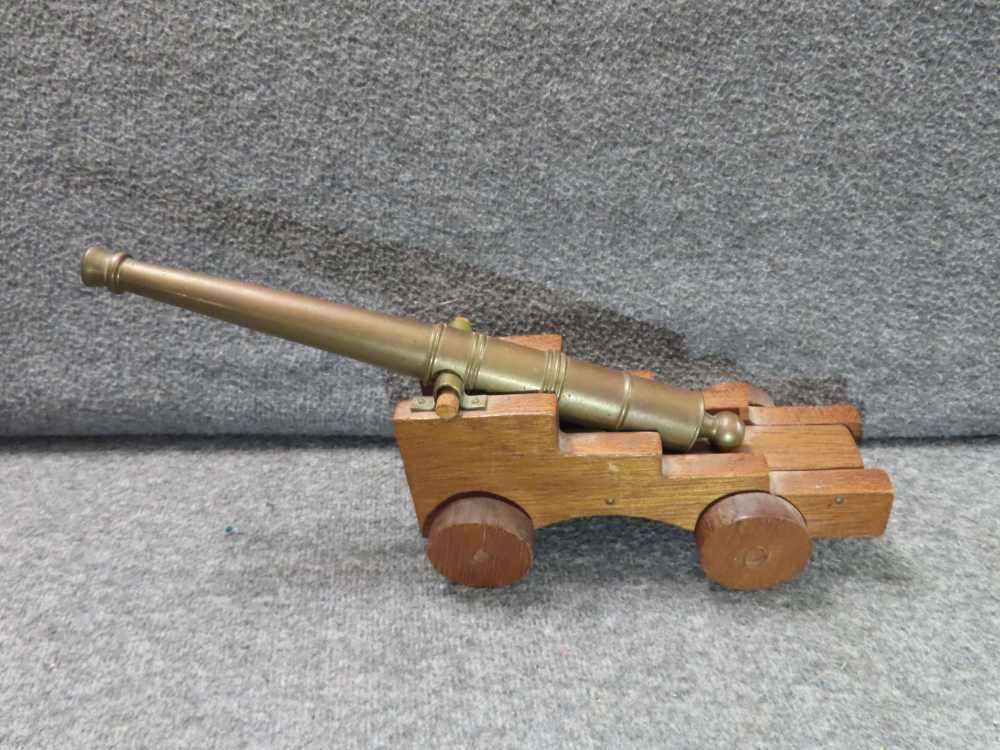 VINTAGE BRASS BARREL NAVAL TYPE DISPLAY CANNON ON A NICE ROLLING CARRIAGE-img-0