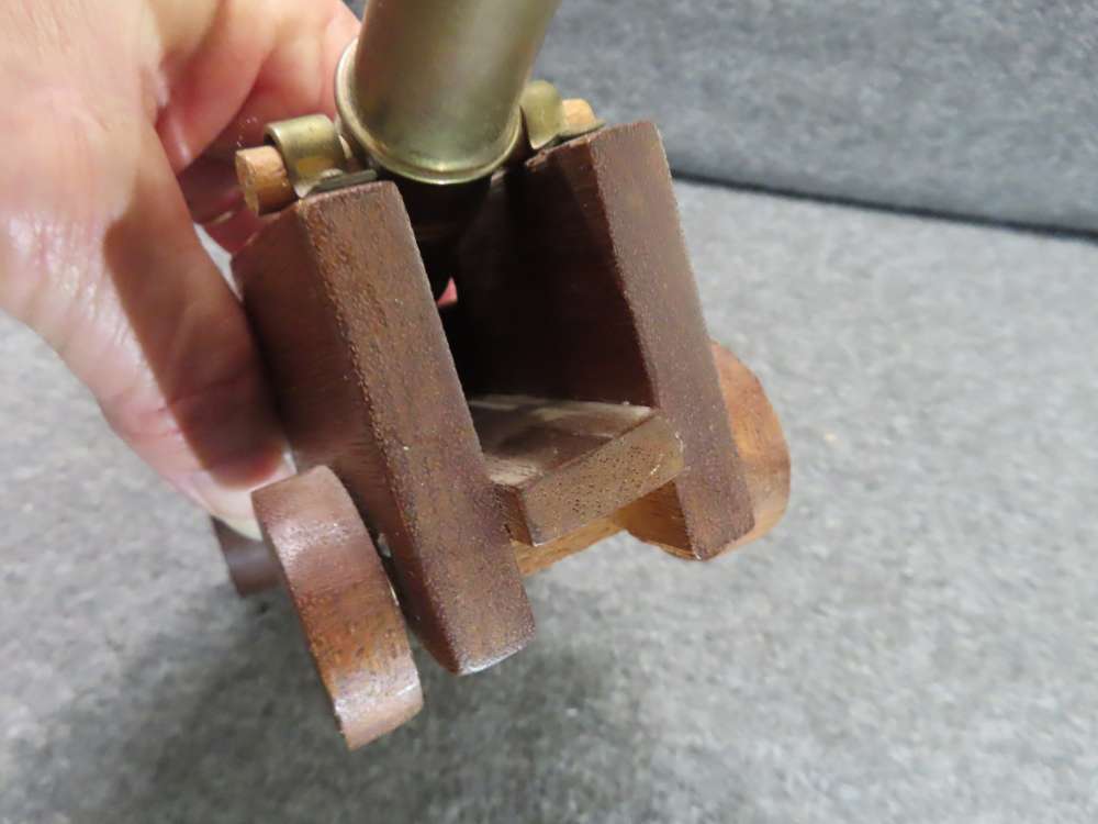 VINTAGE BRASS BARREL NAVAL TYPE DISPLAY CANNON ON A NICE ROLLING CARRIAGE-img-8