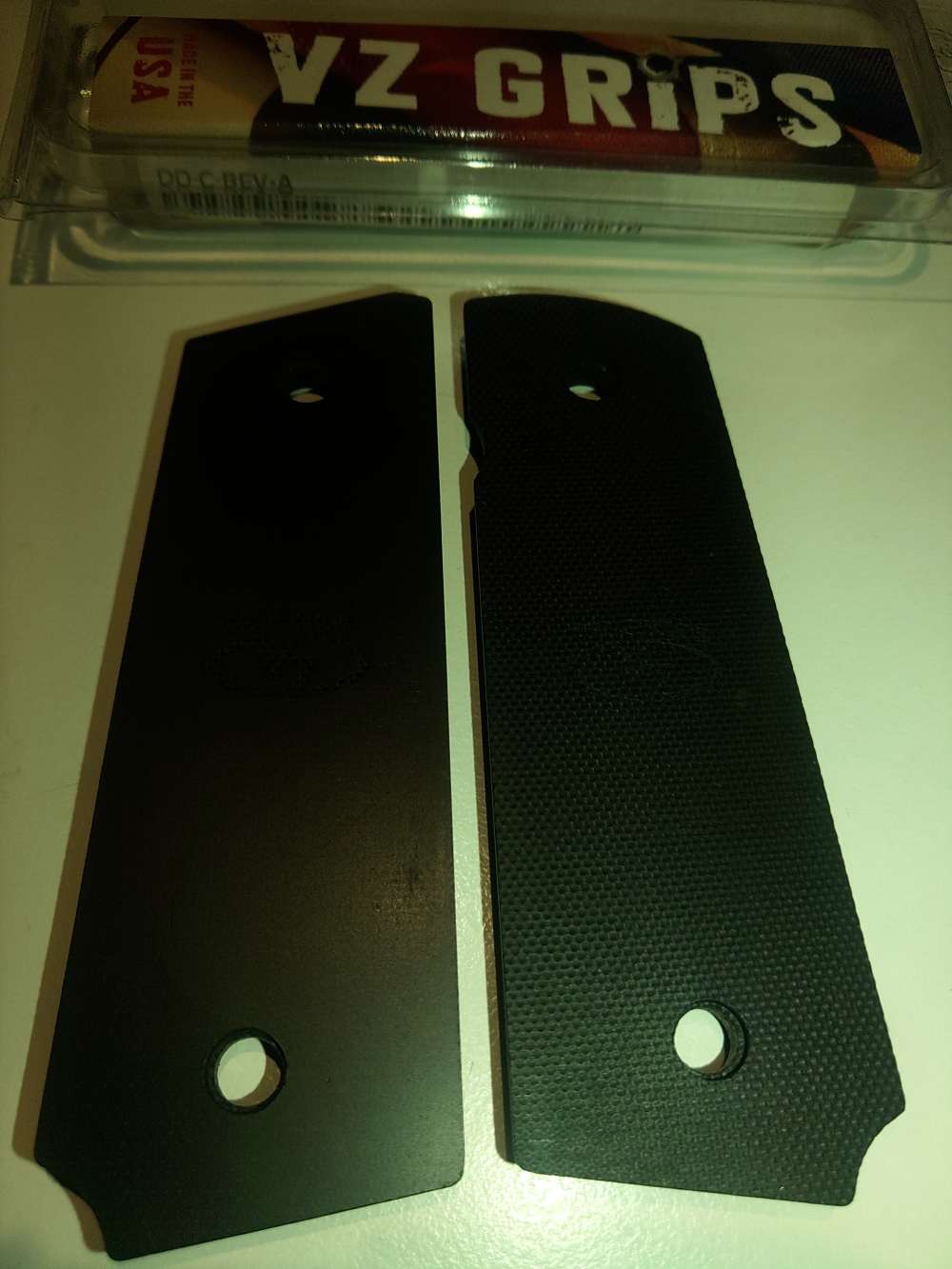 1911 Full-Size VZ Double Diamond Black Beveled Grips-img-1