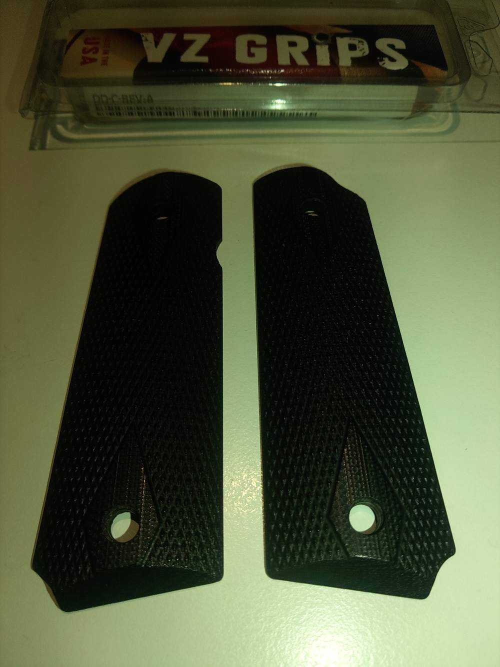 1911 Full-Size VZ Double Diamond Black Beveled Grips-img-0