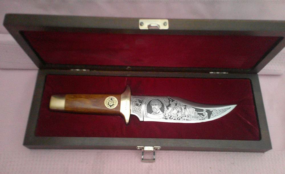 Rare USA MFG COLT Collector Grade 1977 Texas Aurum Etch Bowie Knife #V50662-img-5