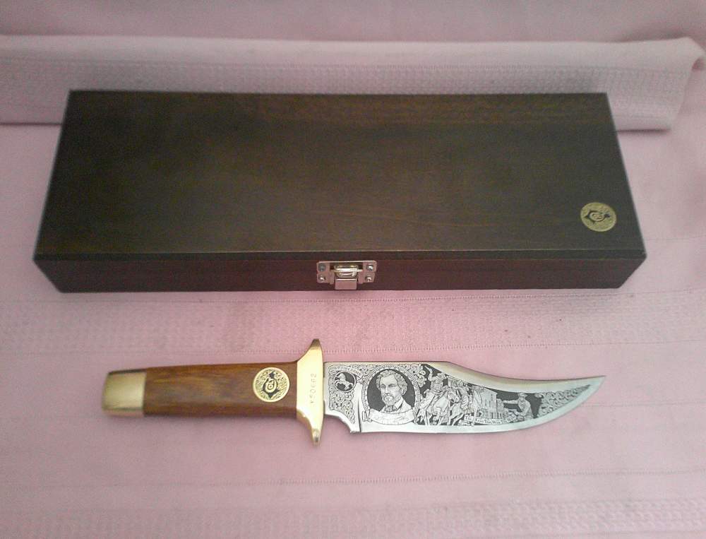 Rare USA MFG COLT Collector Grade 1977 Texas Aurum Etch Bowie Knife #V50662-img-7