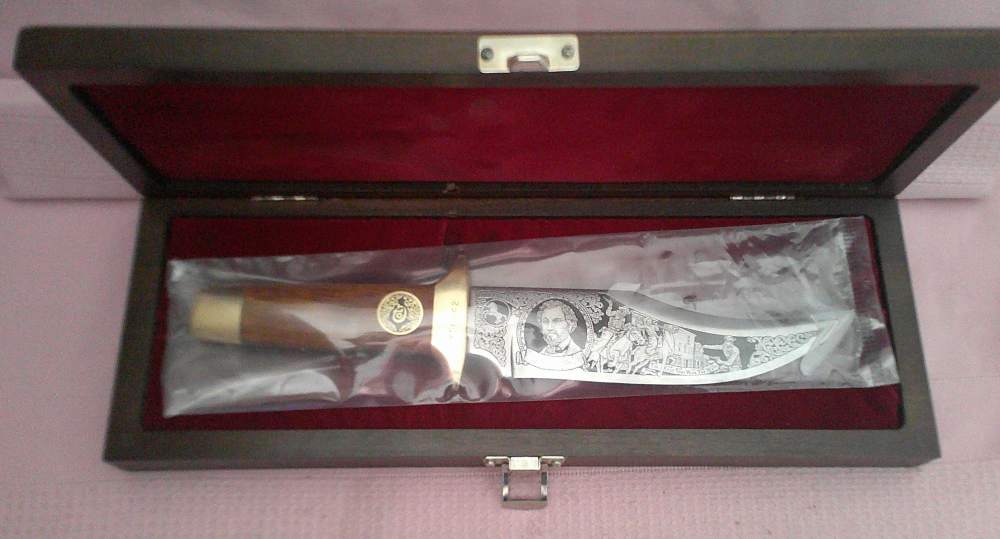 Rare USA MFG COLT Collector Grade 1977 Texas Aurum Etch Bowie Knife #V50662-img-6