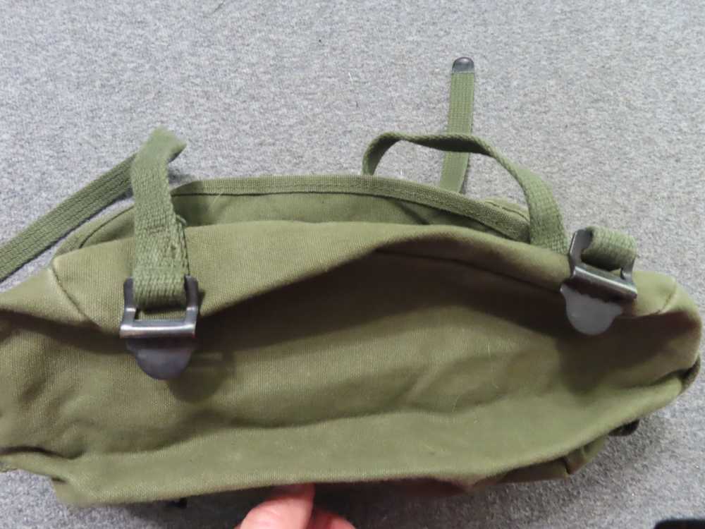 VIETNAM WAR ERA U.S. ARMY BUTT PACK DATED 1962, ORIGINAL, COMPLETE-img-6