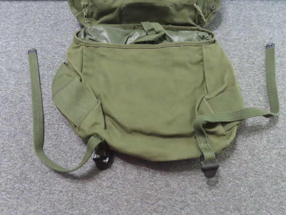 VIETNAM WAR ERA U.S. ARMY BUTT PACK DATED 1962, ORIGINAL, COMPLETE-img-1