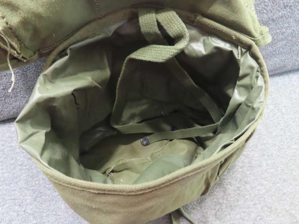 VIETNAM WAR ERA U.S. ARMY BUTT PACK DATED 1962, ORIGINAL, COMPLETE-img-5