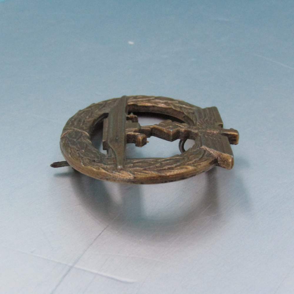 WW2 German Navy Kriegsmarine U Boat Badge Vertical Pin W34-img-3