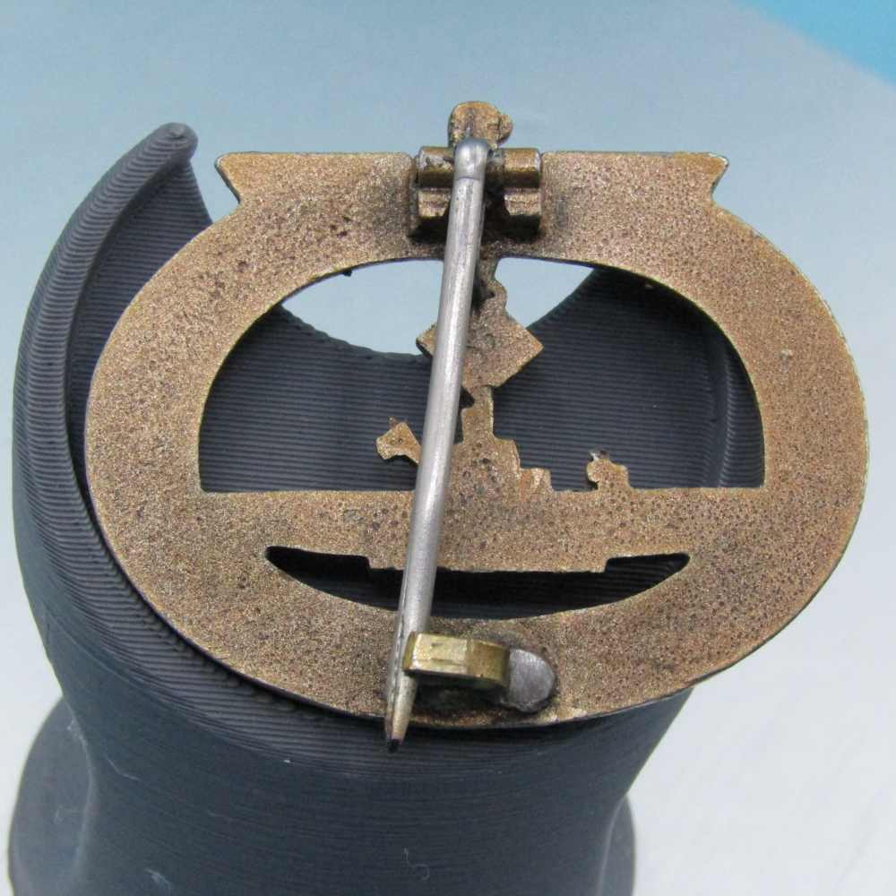 WW2 German Navy Kriegsmarine U Boat Badge Vertical Pin W34-img-1