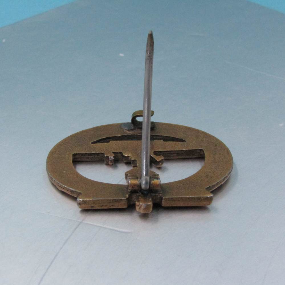 WW2 German Navy Kriegsmarine U Boat Badge Vertical Pin W34-img-9