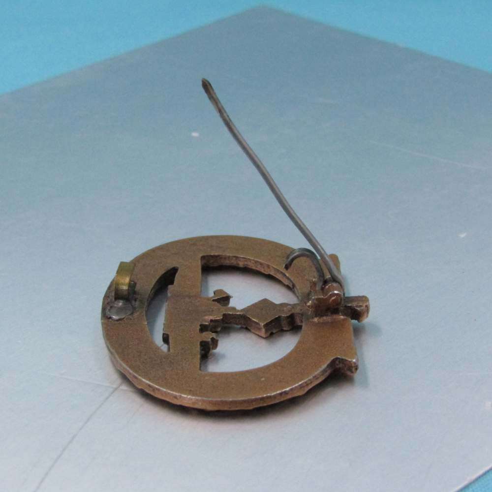 WW2 German Navy Kriegsmarine U Boat Badge Vertical Pin W34-img-6