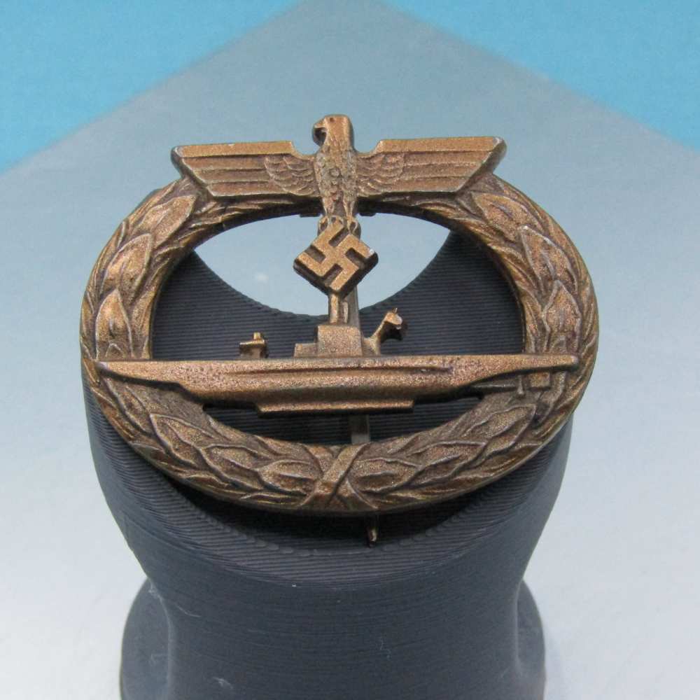 WW2 German Navy Kriegsmarine U Boat Badge Vertical Pin W34-img-0