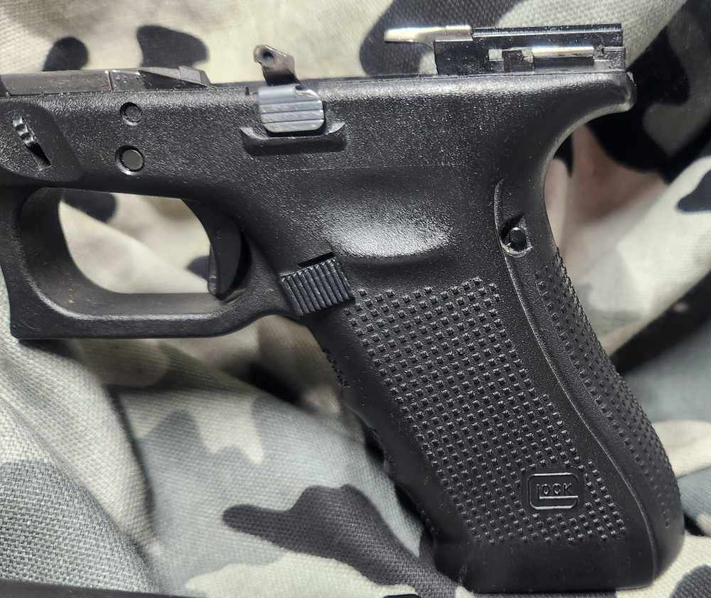 Glock 22 Gen 4 Complete Frame 40SW Used G17 414 1-15Rnd mag-img-6