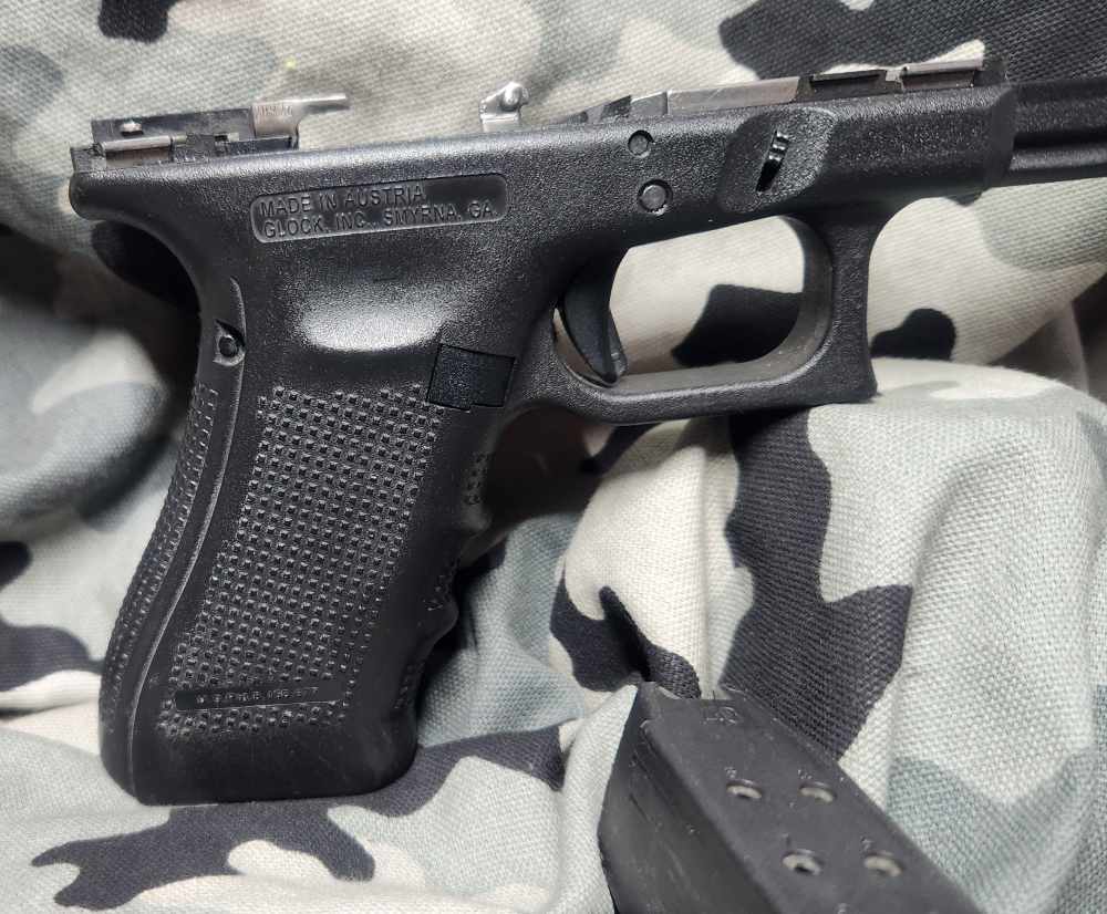 Glock 22 Gen 4 Complete Frame 40SW Used G17 414 1-15Rnd mag-img-1