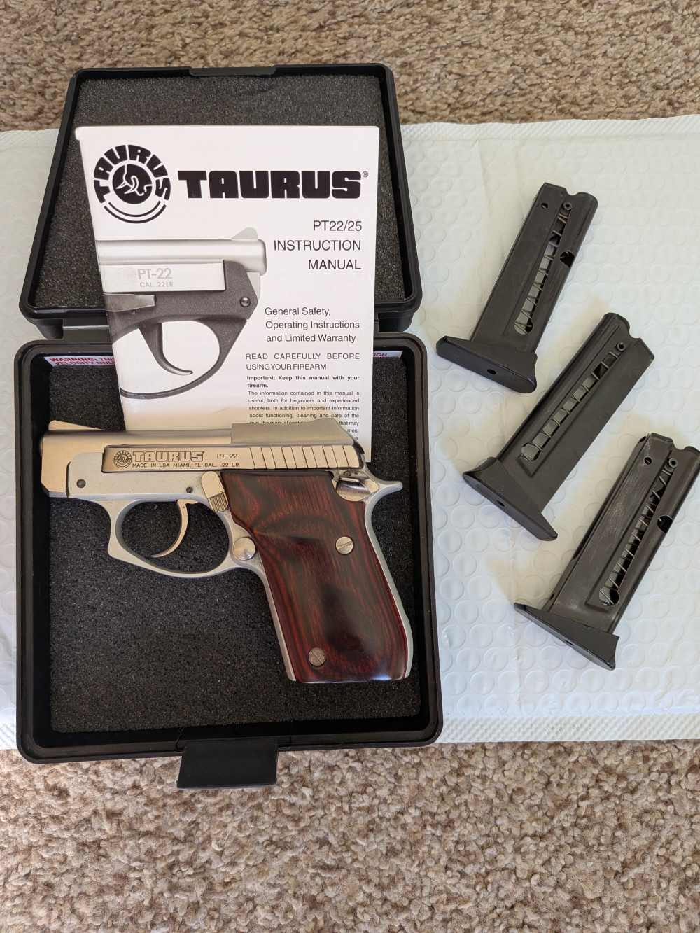 Taurus PT22 22LR-img-0