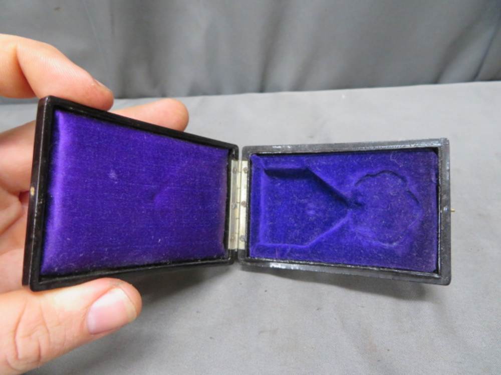 WWII JAPANESE ORDER OF THE RISING SUN 8TH CLASS W/ CASE-img-13