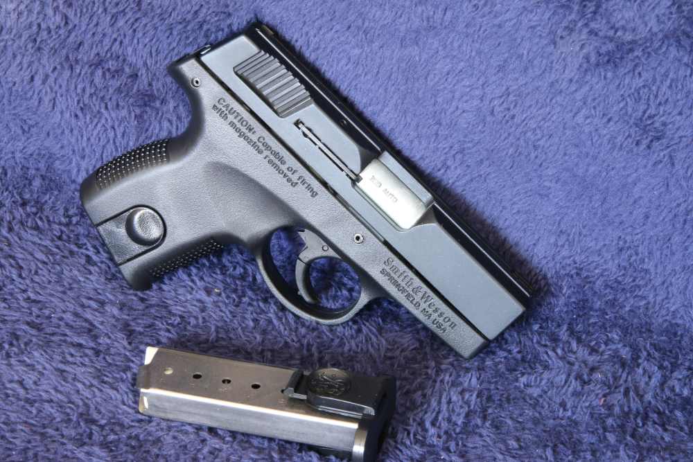 Like New - SMITH & WESSON SW380 MiniCompact Conceal Carry Pistol NO RESERVE-img-1