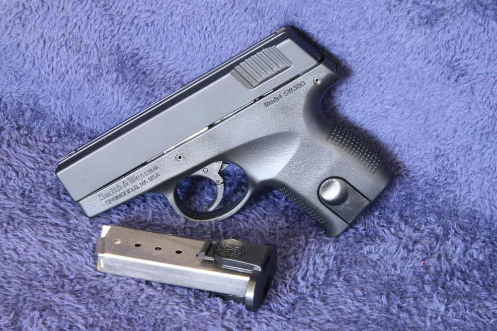 Like New - SMITH & WESSON SW380 MiniCompact Conceal Carry Pistol NO RESERVE-img-2