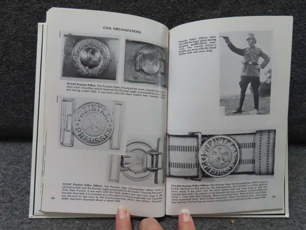 BELT BUCKLES & BROCADES OF THE THIRD REICH HARDCOVER BOOK-img-17