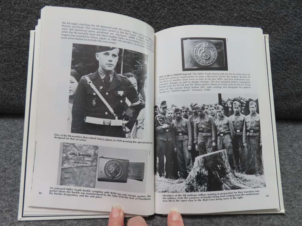BELT BUCKLES & BROCADES OF THE THIRD REICH HARDCOVER BOOK-img-14