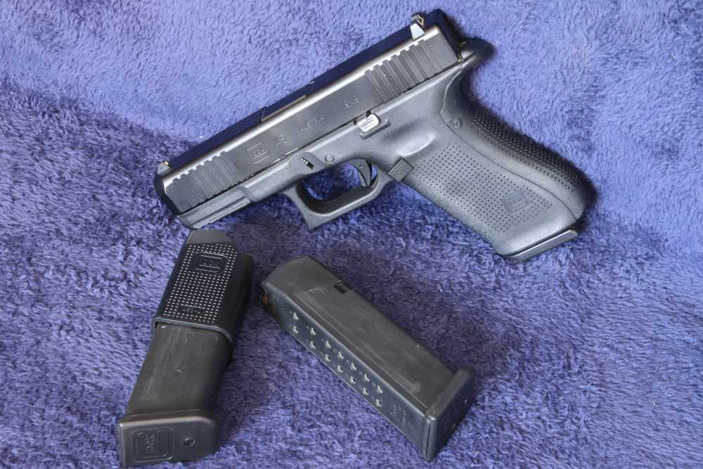 Nice GLOCK G45 Semi-Auto Pistol 9mm 3-17rd. Mags - NO RESERVE-img-2