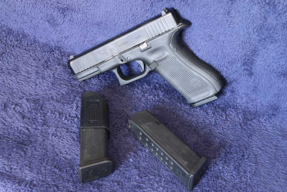 Nice GLOCK G45 Semi-Auto Pistol 9mm 3-17rd. Mags - NO RESERVE-img-1