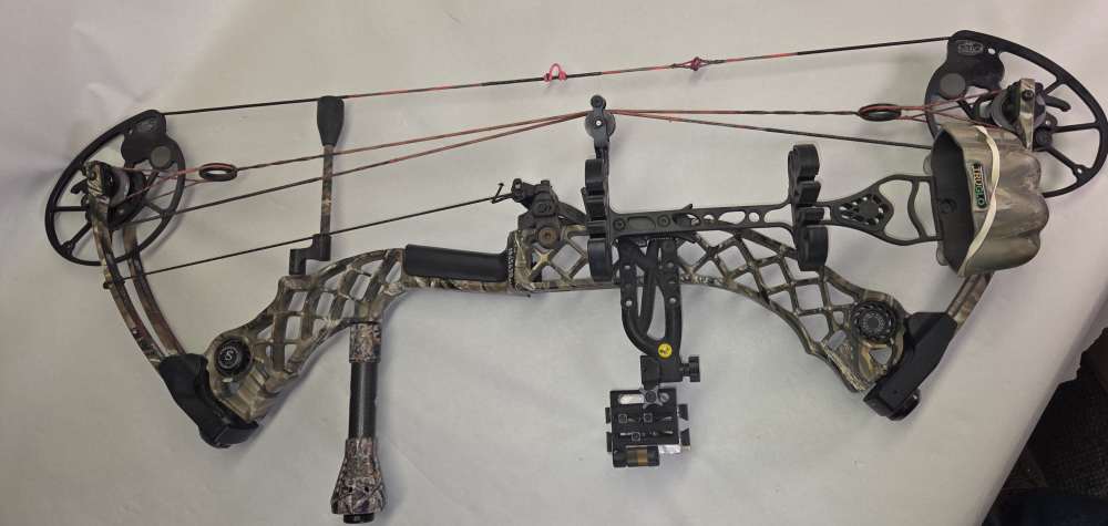 Matthews Monster Chill SDX Compound Bow Used-img-0