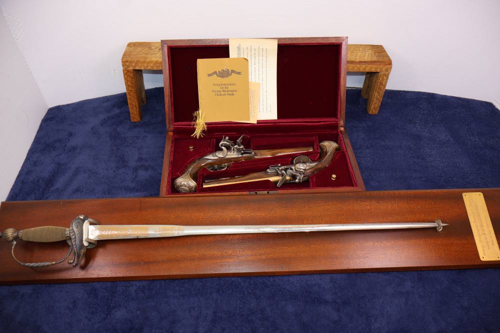 US HISTORICAL SOCIETY GEORGE WASHINGTON WEST POINT FLINTLOCK PISTOLS 1976 -img-0