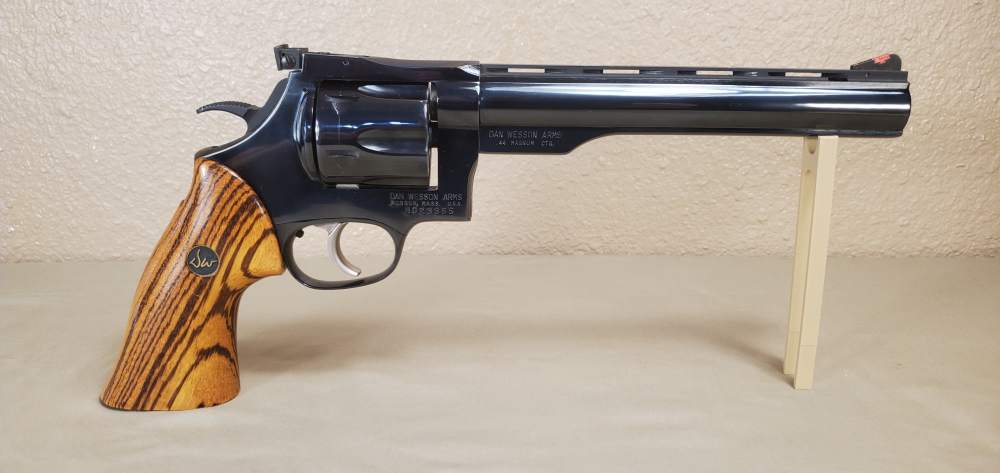 Dan Wesson, Model V44, .44 Magnum, Case & 4 Barrels! 6" & 8"-img-2