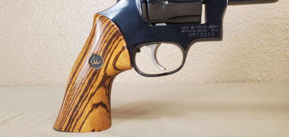 Dan Wesson, Model V44, .44 Magnum, Case & 4 Barrels! 6" & 8"-img-16