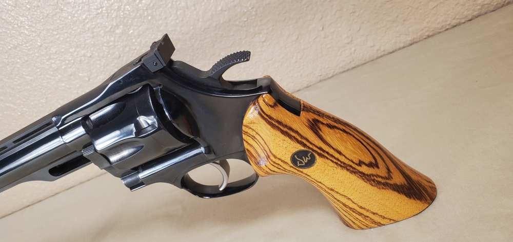 Dan Wesson, Model V44, .44 Magnum, Case & 4 Barrels! 6" & 8"-img-10