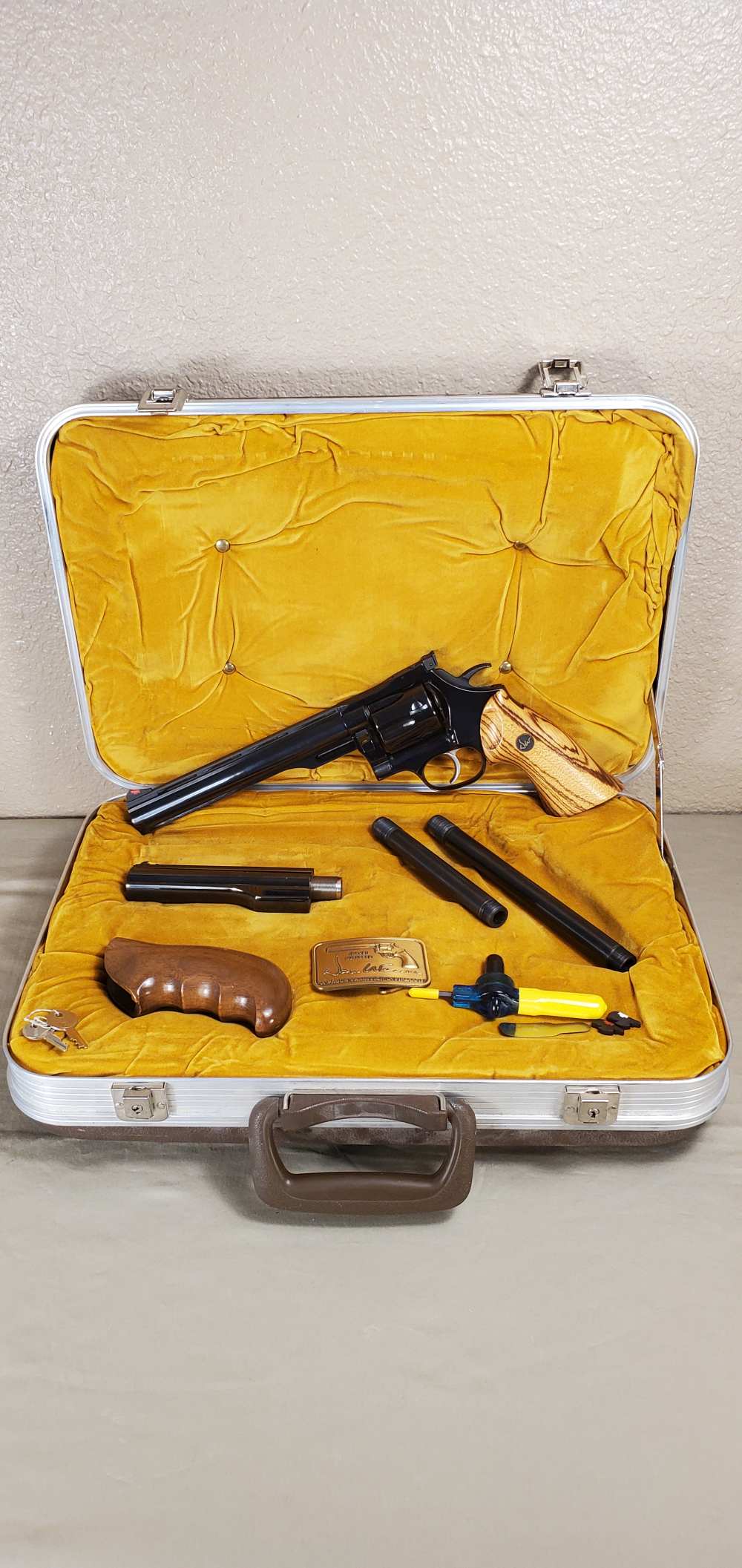 Dan Wesson, Model V44, .44 Magnum, Case & 4 Barrels! 6" & 8"-img-22