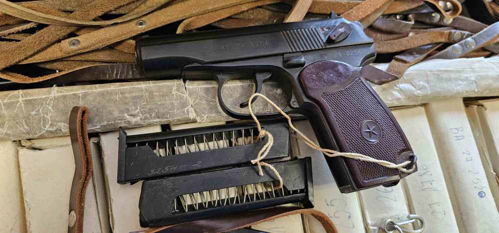NEW OLD STOCK Bulgarian Makarov Circle 10 9mm 2 Matching Mags + Accessories-img-1