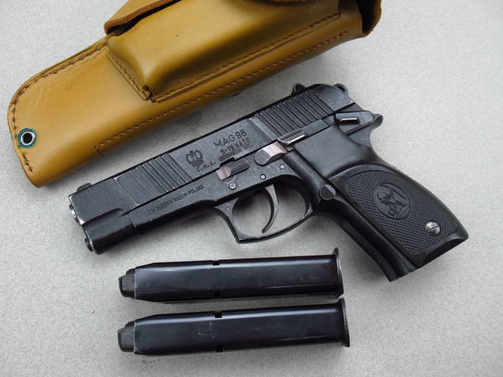 2000 Polish Eagle F,B, Radom Lucznik Mag98 Army pistol 9mm Luger VIS-img-0