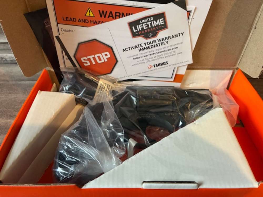 NIB TAURUS 327- 327 FED MAG 2" FS 6-SHOT MATTE BLACK RUBBER GRP IN STOCK-img-1