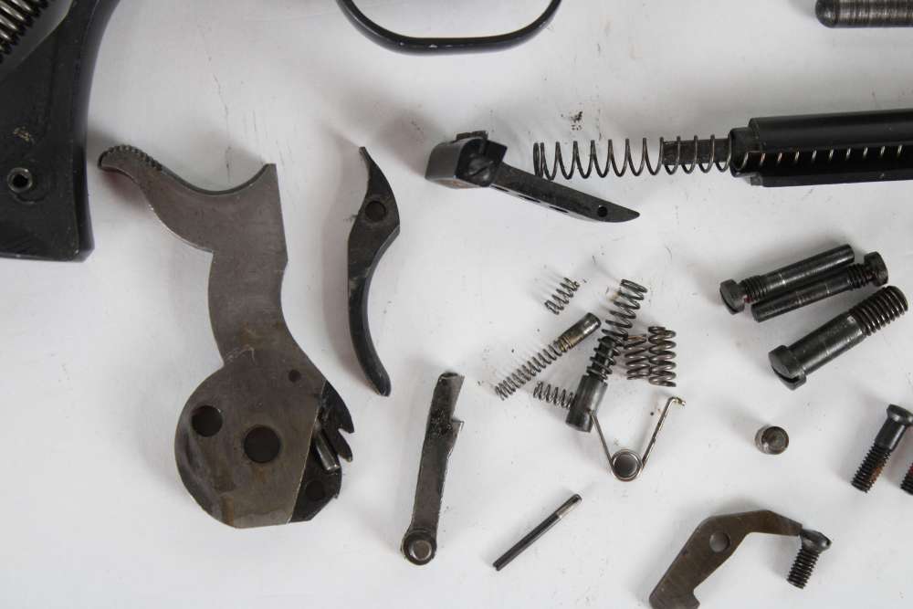 RUGER OLD MODEL 3-SCREW BLACKHAWK .357 MAGNUM PARTS LOT – CIRCA 1972-img-2