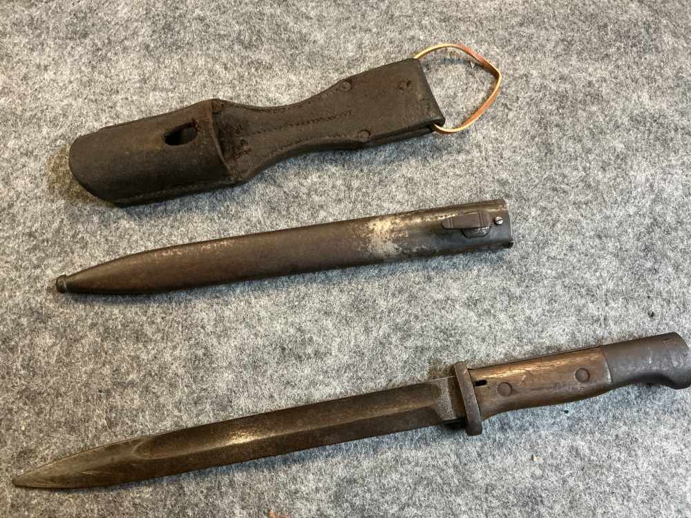 WWI German Bayonet/scabbard/belt carrier-img-2