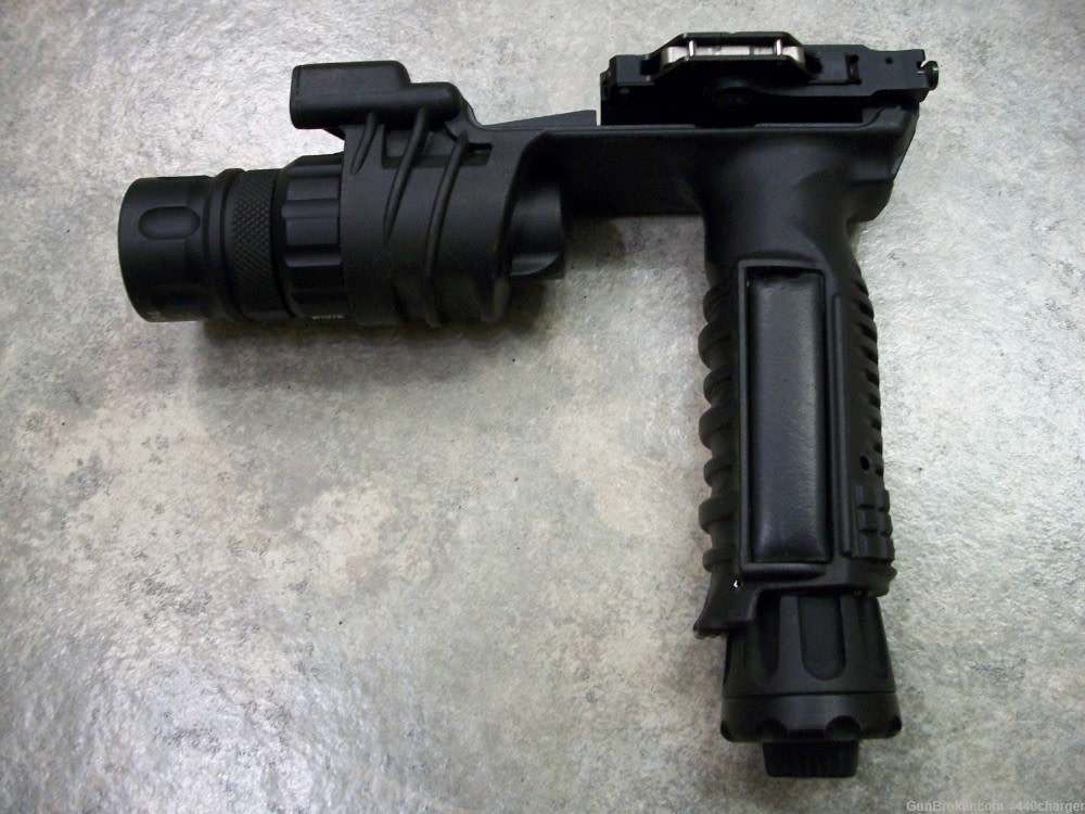 Surefire m900 weapon LIGHT grip ar15 scar ak47 sig 552 hk 556 mp5 g36 hk416-img-1