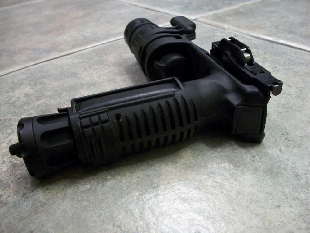 Surefire m900 weapon LIGHT grip ar15 scar ak47 sig 552 hk 556 mp5 g36 hk416-img-3