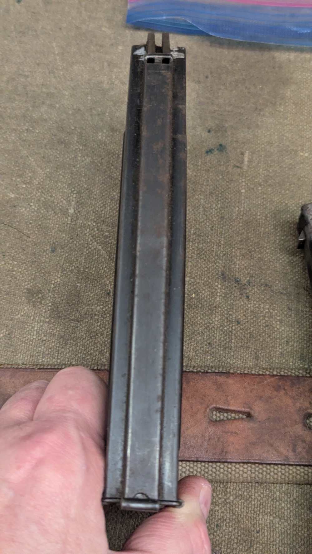MG-13 1/2 of a shoulder pouch with four magazines-img-5