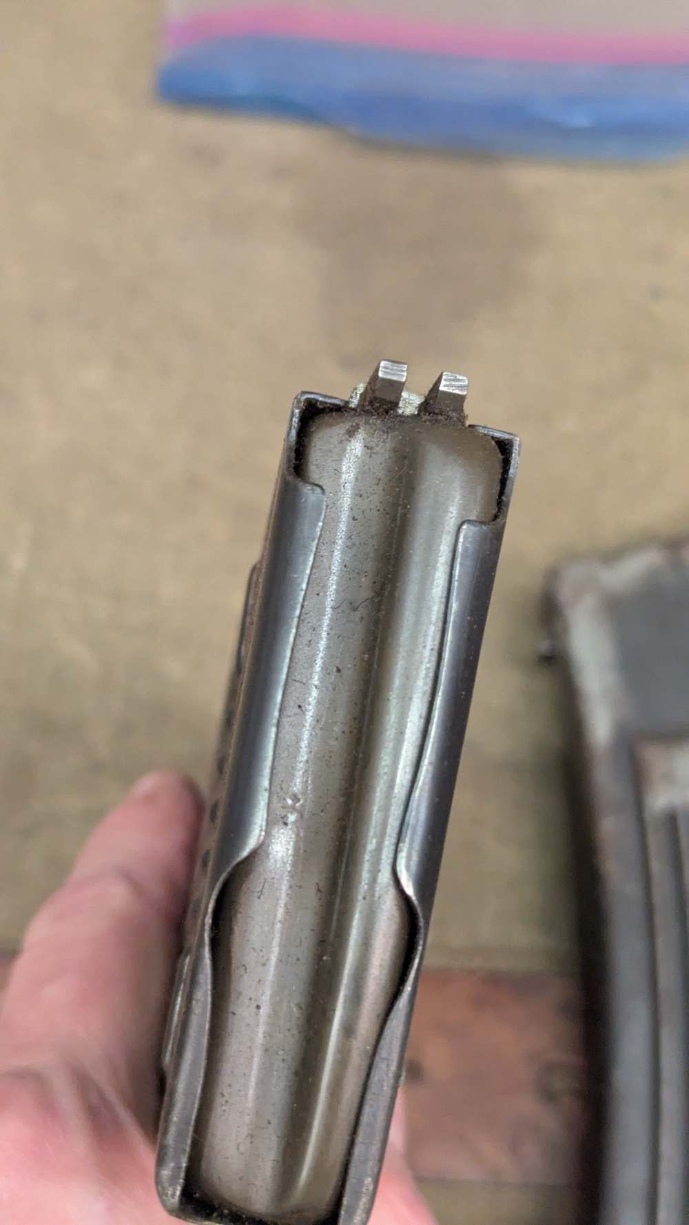 MG-13 1/2 of a shoulder pouch with four magazines-img-8