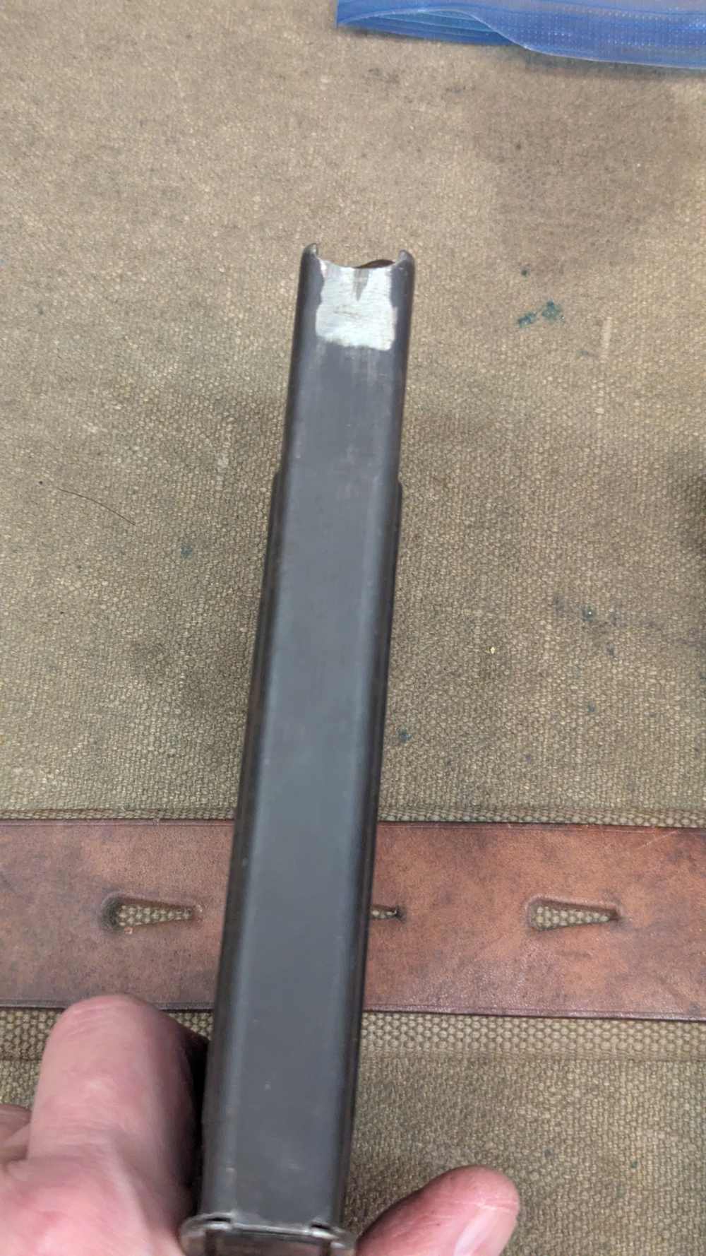 MG-13 1/2 of a shoulder pouch with four magazines-img-7