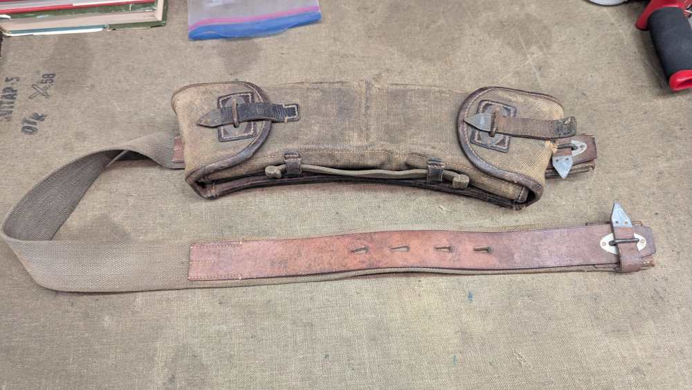 MG-13 1/2 of a shoulder pouch with four magazines-img-13
