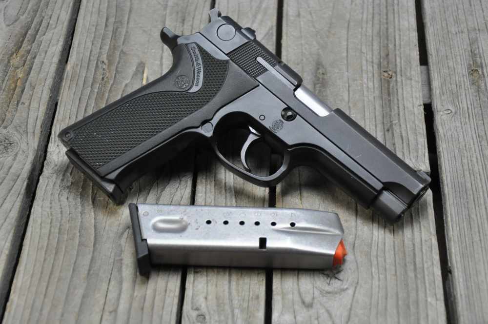 Clean Smith & Wesson Model 915 9mm w/ 2 Mags-img-0