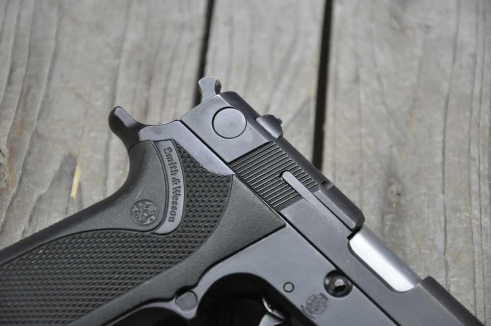 Clean Smith & Wesson Model 915 9mm w/ 2 Mags-img-4