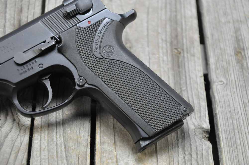 Clean Smith & Wesson Model 915 9mm w/ 2 Mags-img-8