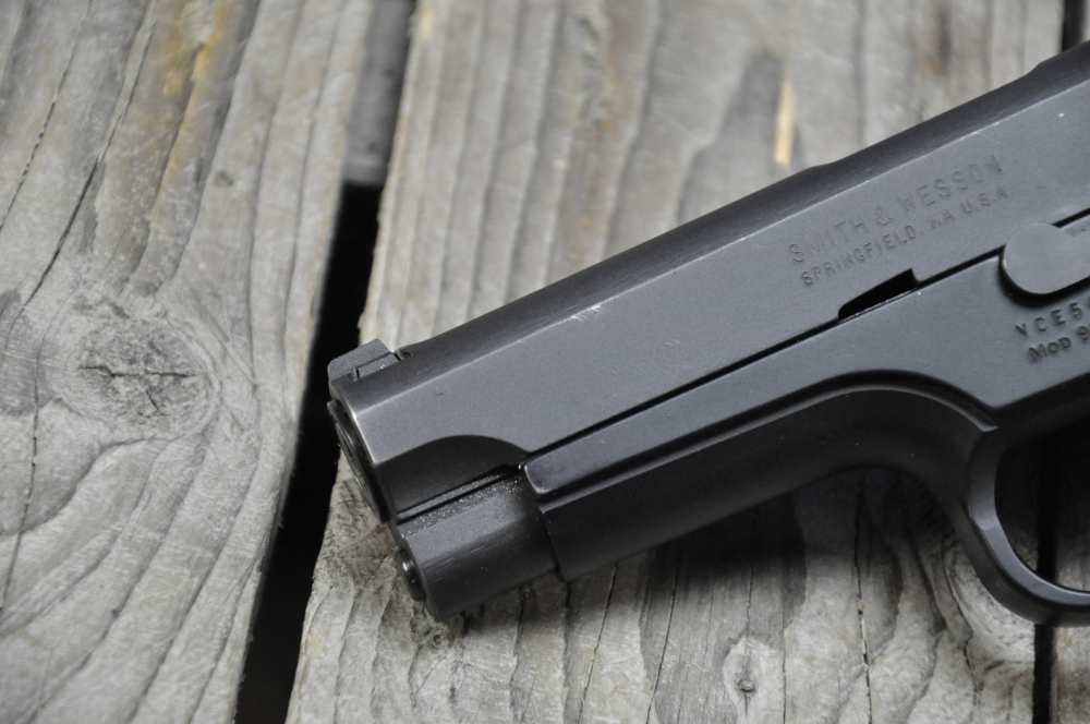 Clean Smith & Wesson Model 915 9mm w/ 2 Mags-img-6