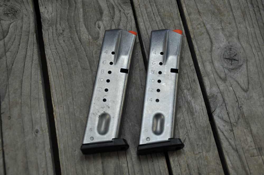 Clean Smith & Wesson Model 915 9mm w/ 2 Mags-img-11