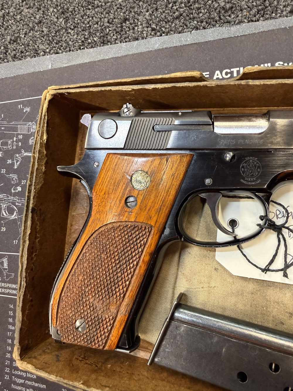 Smith and Wesson model 39-2 In box! -img-7