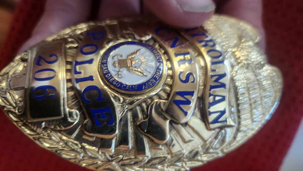 Vintage Outstanding Department of The Navy Entenmann-Rovin Police badge -img-7