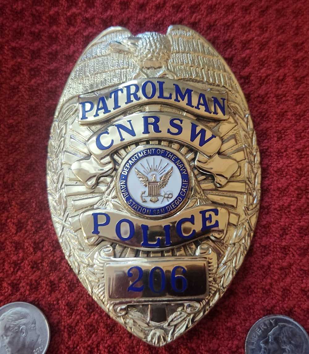 Vintage Outstanding Department of The Navy Entenmann-Rovin Police badge -img-0